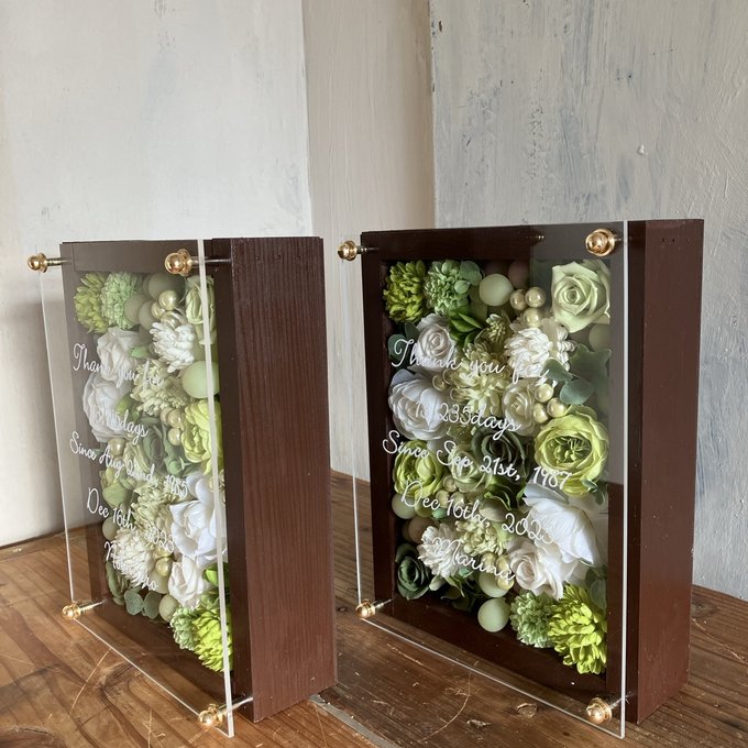 結婚式両親贈呈品 2個セット｜プリザーブドフラワーアレンジ 茶枠〈白グリーンペア〉文字入れ 4