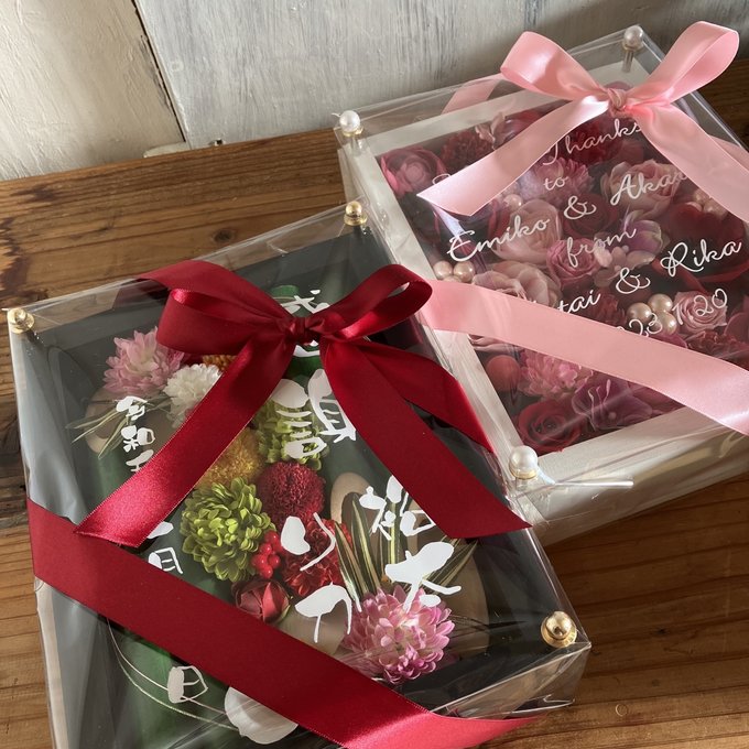 結婚式両親贈呈品 2個セット｜プリザーブドフラワーアレンジ 白枠〈赤ピンク〉＆黒枠〈竹〉文字入れ 2