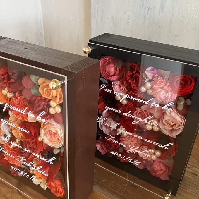 結婚式両親贈呈品 2個セット｜プリザーブドフラワーアレンジ 茶枠〈赤オレンジ〉＆黒枠〈赤ピンク〉文字入れ 4