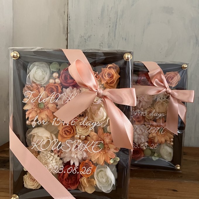 結婚式両親贈呈品 2個セット｜プリザーブドフラワーアレンジ 茶枠〈オレンジ白ベージュペア〉文字入れ 3