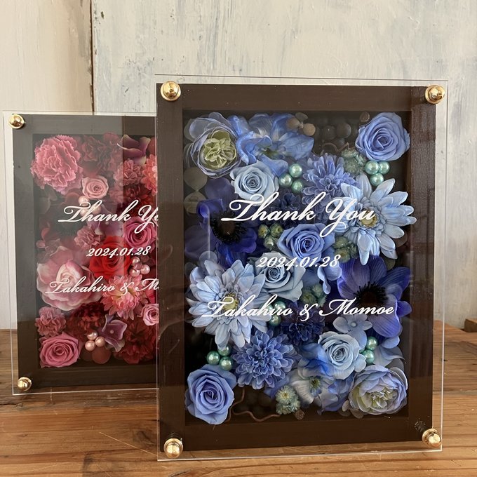 結婚式両親贈呈品 2個セット｜プリザーブドフラワーアレンジ 茶枠〈赤ピンク＆ブルー〉文字入れ 3