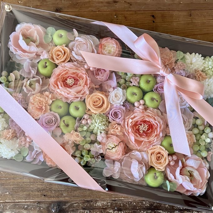 ウェルカムボード・結婚祝い・開店祝いに｜プリザーブドフラワーアレンジ 茶枠〈サーモンピンク〉文字入れ 2
