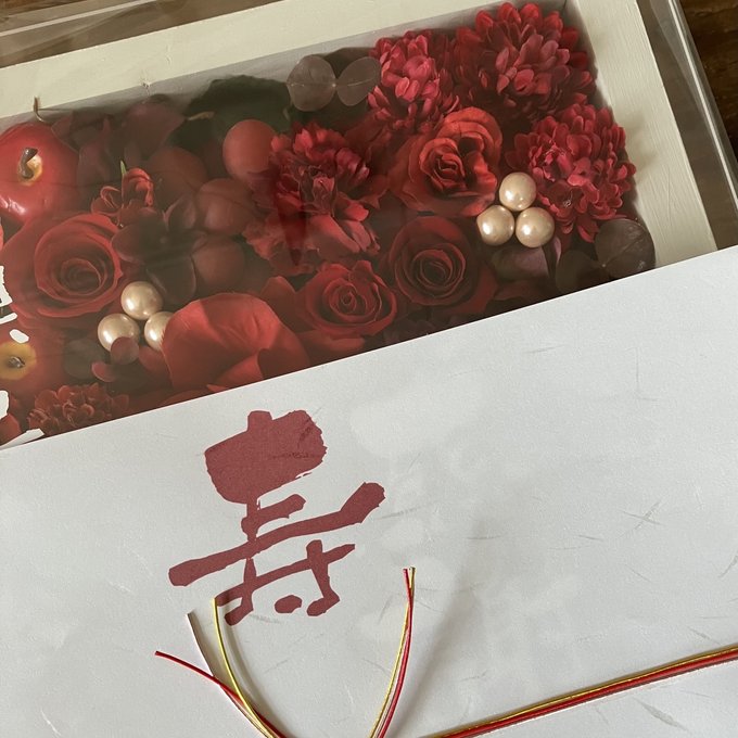 ウェルカムボード・結婚祝い・退職祝いに｜プリザーブドフラワーアレンジ 白枠〈赤バラ〉文字入れ 2