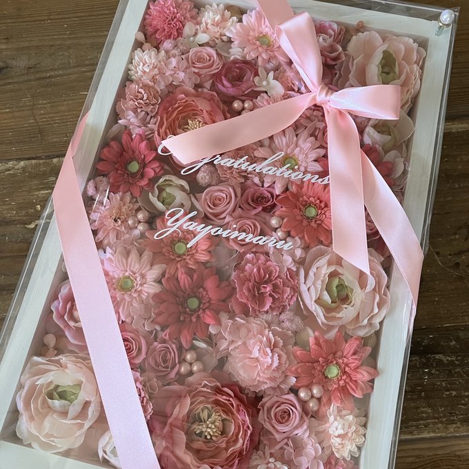 ウェルカムボード・結婚祝い・還暦祝いに｜プリザーブドフラワーアレンジ 白枠〈ピンク〉文字入れ 2