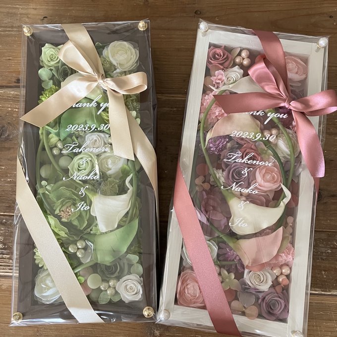 結婚式両親贈呈品 2個セット｜プリザーブドフラワーアレンジ 茶枠ロング〈白グリーン〉＆白枠ロング〈ピンクパープル白〉文字入れ 3