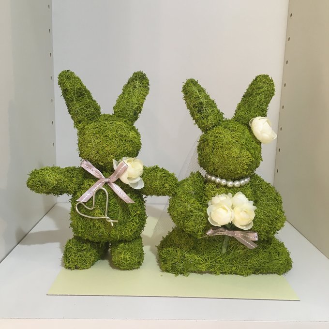 結婚祝い・ウェルカムスペースに｜ウェディングドール 苔ウサギペア2体セット アクリルプレート付き 3