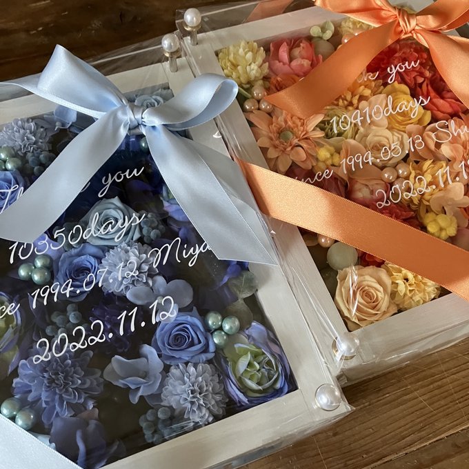 結婚式両親贈呈品 2個セット｜プリザーブドフラワーアレンジ 白枠〈ブルー＆イエローオレンジ〉文字入れ 3
