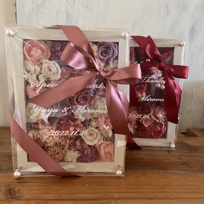 結婚式両親贈呈品 2個セット｜プリザーブドフラワーアレンジ 白枠〈赤ピンク＆ピンクパープル白〉文字入れ 3