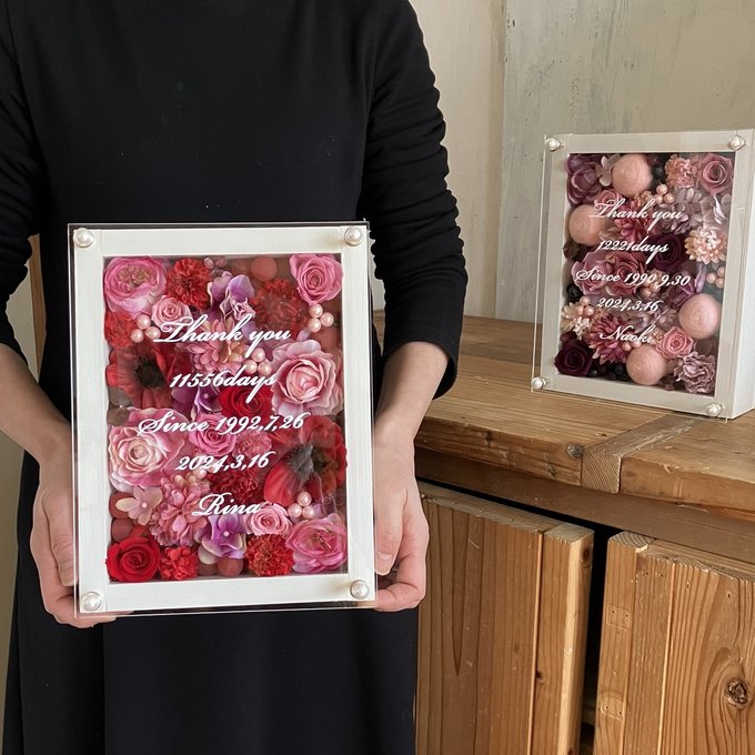 結婚式両親贈呈品 2個セット｜プリザーブドフラワーアレンジ 白枠〈シックピンクパープル＆赤ピンク〉文字入れ 3
